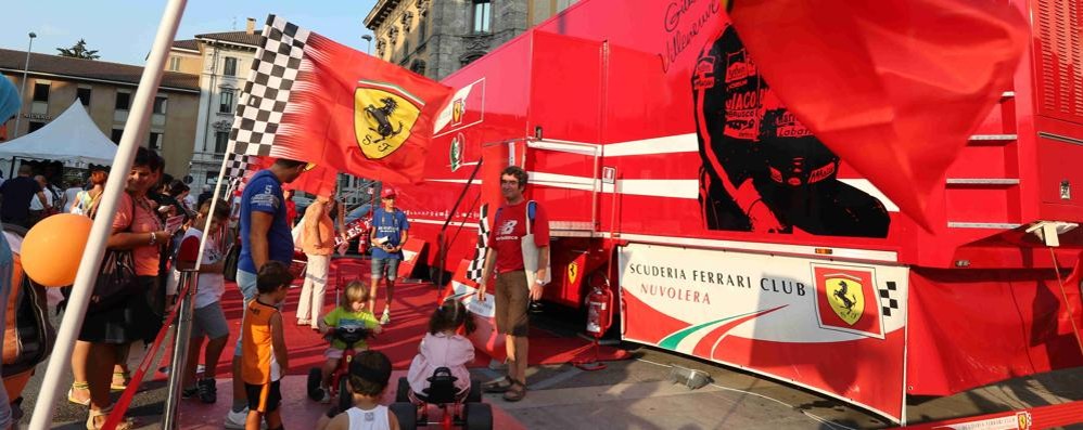 Festa ferrarista in centro città