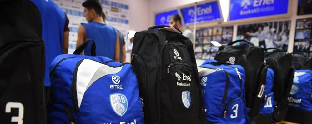 Abbigliamento e accessori della Bitre srl di Vimercate per la Enel Basket Brindisi di serie A