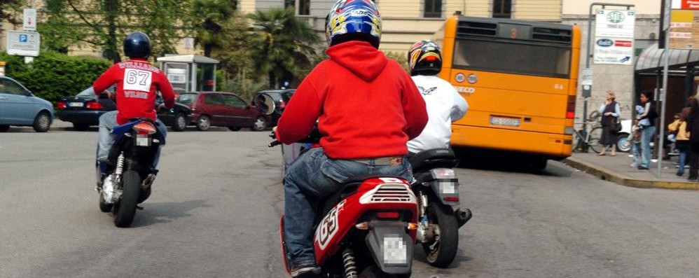 In due sullo scooter a 16 anni, ora si può