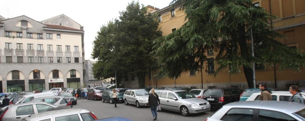Monza, via Anita Garibaldi è normalmente molto frequentata