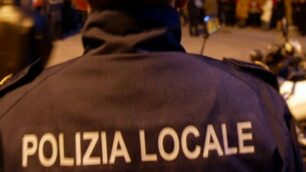 L’anziano è stato tratto in salvo dagli agenti della polizia locale