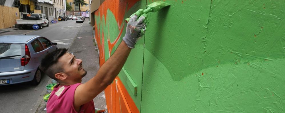 Monza, Marco La Rocca al lavoro in via Pennati