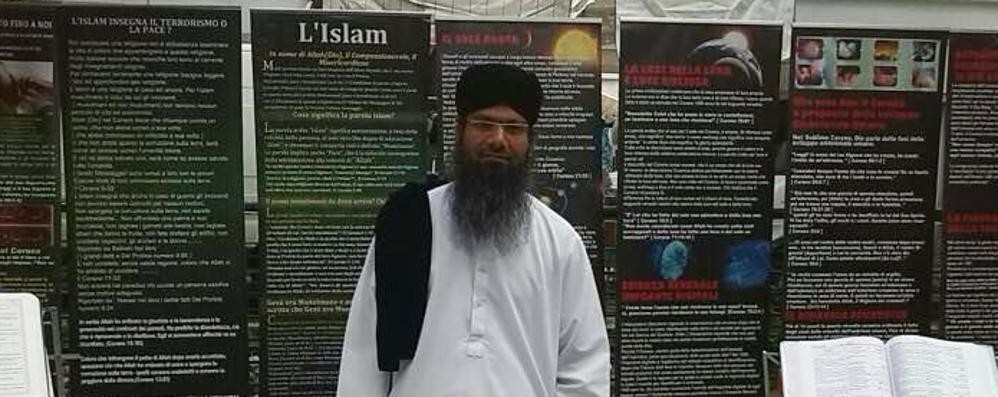 Cesano  Maderno, il predicatore che parla di Islam regalando il Corano al mercato