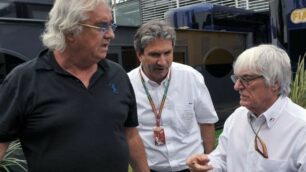 Ecclestone (con Briatore) nei box del circuito di Monza