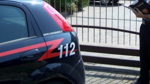 Ora il ladro cerca di nascondersi sotto al letto. Ma a Paderno Dugnano i carabinieri lo hanno arrestato mentre cercava di ripulire un appartamento