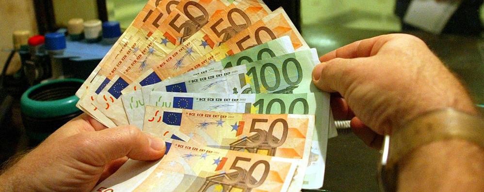 Le imposte, le tasse e i tributi che versiamo allo Stato centrale sono tre volte superiori a quelle che paghiamo a Regioni ed enti locali