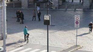 Monza, l’accesso all’area Ztl in piazza Roma