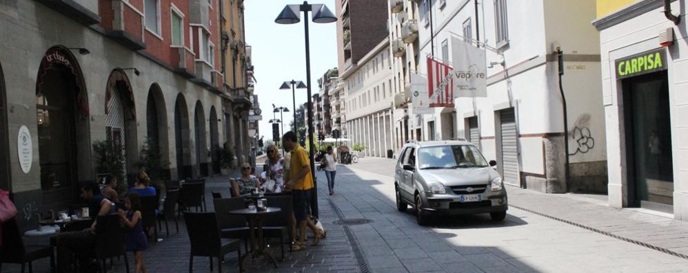 Ztl a Seregno, l'ingresso dei veicoli da piazza Roma verso corso del Popolo