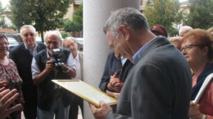 Uno dei saluti a don Bruno Maggioni