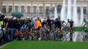 Ciclismo, la partenza della 69esima Coppa Agostoni