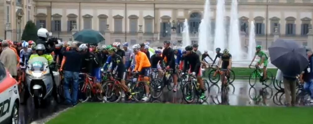 Ciclismo, la partenza della 69esima Coppa Agostoni