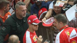 Sebastian Vettel in mezzo ai tifosi a Monza
