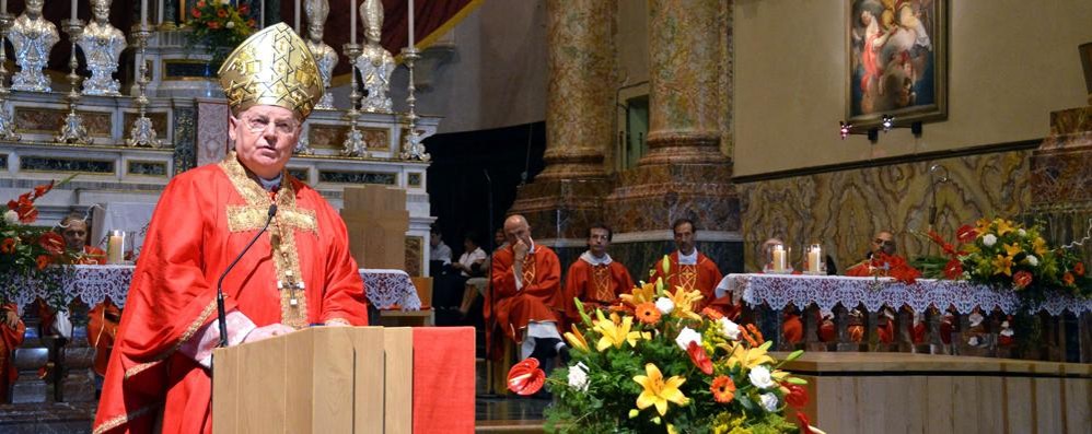 Scola in una delle sue visite nelle parrocchie della Diocesi