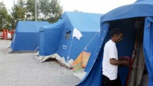 Alcune strutture allestite per accogliere i migranti