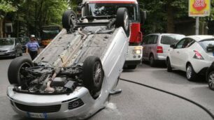 La Lancia Musa ribaltata in viale Regina Margherita