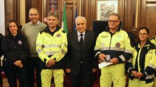 Monza, consegna di onorificenza civile a Raffaele Lattanzio - un volontario della protezione civile - che ha salvato nel giugno 2015 un infartuato nel parco