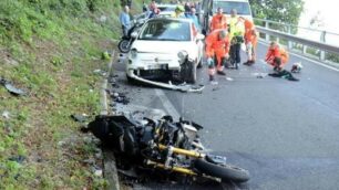L'incidente stradale a Mandello del Lario in cui è rimasto ferito un motociclista di Seveso