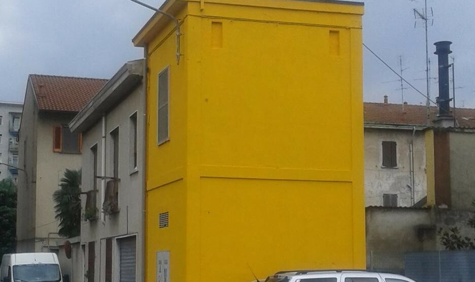 Quella cabina Enel (troppo) gialla di Limbiate.   Il comune: «Lì nessun vincolo»