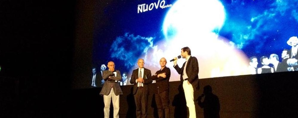 Sovico, la serata dedicata al film su Lina Wertmuller con - da destra - Valerio Ruiz, Leonardo Recalcati, Enrico Redaelli e Corrado Villa