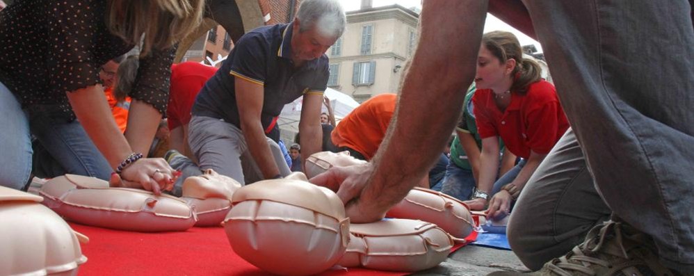 Monza Brianza per il cuore addestramento uso defibrillatore