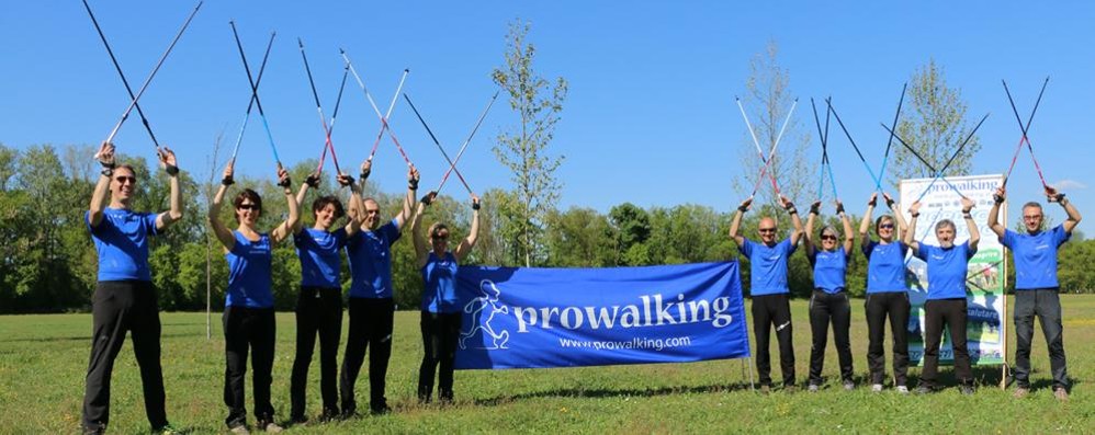 Foto di gruppo della squadra monzese di Nordic walking