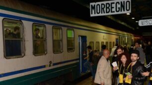 La stazione di Morbegno con i partecipanti alla enodegustazioni