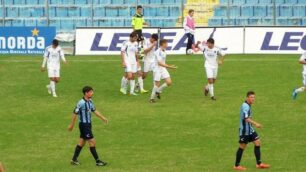 Calcio, Lecco-Seregno: esultanza dopo il gol dei brianzoli (foto colzani)