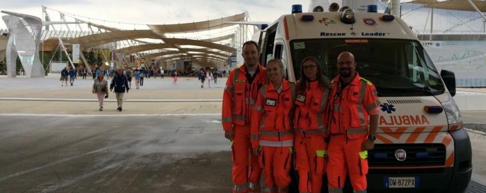 Seregno, una squadra con l'ambulanza impegnata a Expo 2015