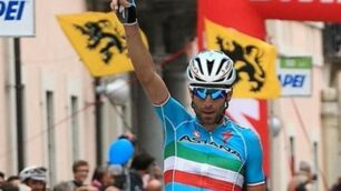 Vincenzo Nibali ha messo la firma sul Giro di Lombardia: primo sul traguardo di Como dopo il secondo posto  della Coppa Agostoni a Lissone