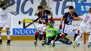 Monza, un'azione difensiva dei monzesi (foto Stefano Servidio/Hockey Monza)