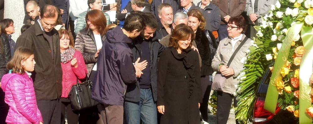 Il funerale di Alfio Vittorio Molteni, l’architetto ucciso davanti a casa a Carugo