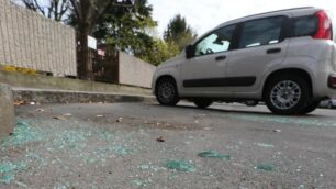 Vandalismi ai danni delle auto in via Eraclito a Monza