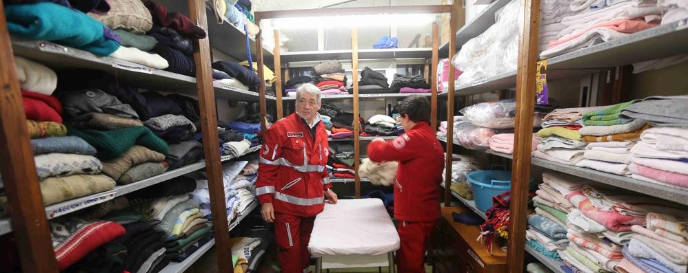 Vestiti on sale croce rossa