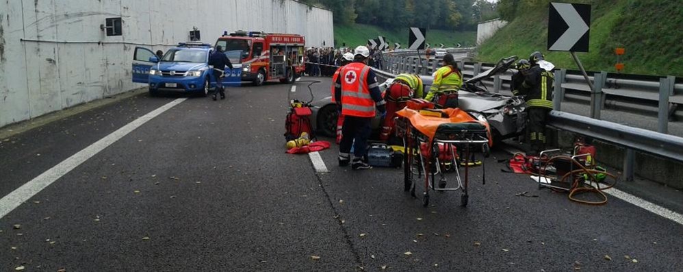 I soccorsi sulla Milano-Meda domenica pomeriggio: un 44enne ha perso il controllo dell’auto