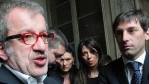 Roberto Maroni e a destra il nuovo vicepresidente della Regione Lombardia, Fabrizio Sala