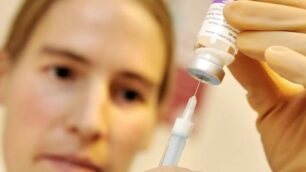 Dibattito aperto sulle vaccinazioni pediatriche di fronte al calo