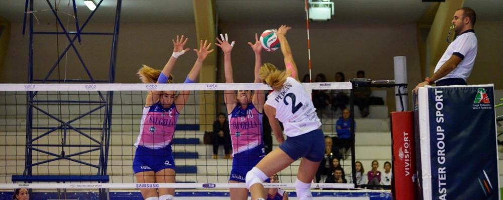 Volley, un muro della Saugella Monza