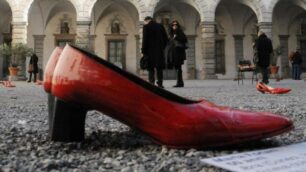 Scarpe rosse contro la violenza sulle donne