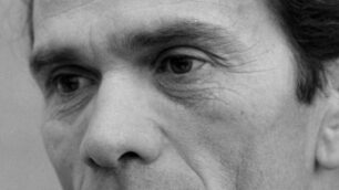 Pier Paolo Pasolini in una foto che non fa parte del libro