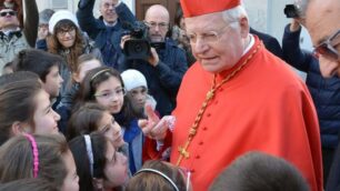 Il cardinale Scola ripropone i doni all’asta per aiutare le famiglie in difficoltà