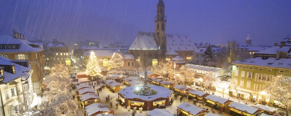 Il Mercatino di Bolzano sotto la neve