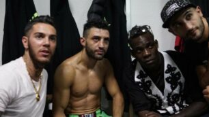 Kick boxing a Monza: Emis Killa, Petrosyan e Mario Balotelli