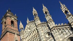 Monza, il cielo blu sopra il duomo