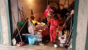 Monza, donna e bambini nella casa-box di San Donato