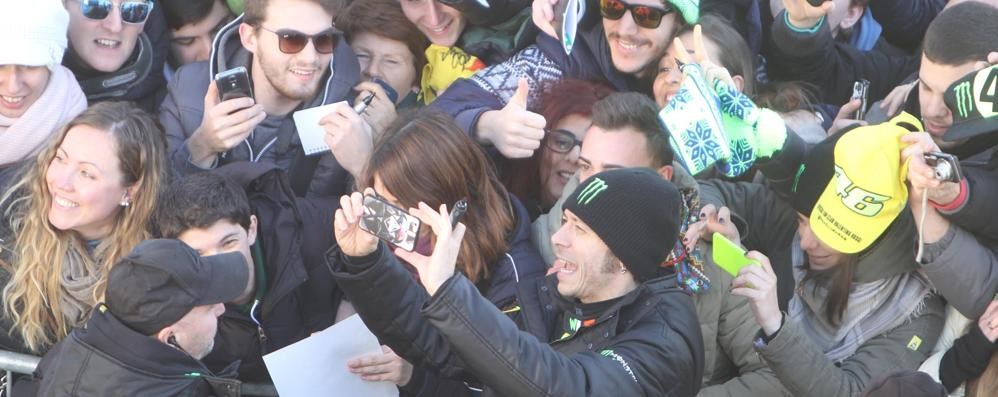 Bagno di folla per Valentino Rossi al Monza Rally Show