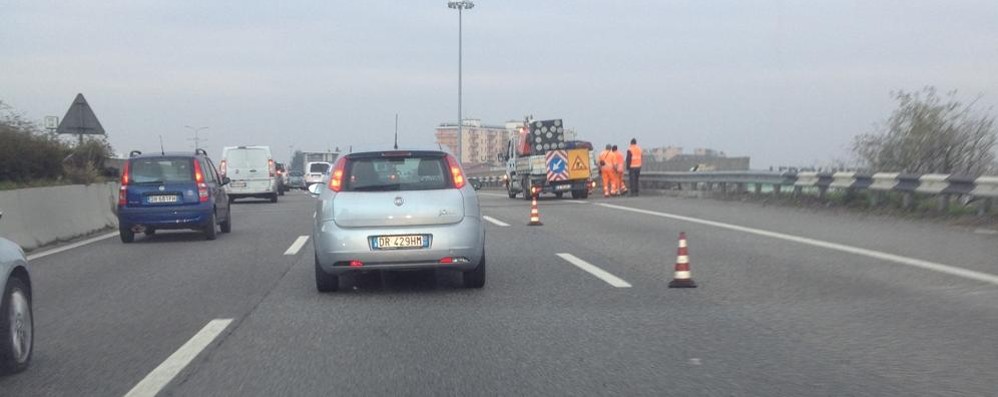 Il cantiere aperto venerdì mattina in Valassina all’altezza di Lissone