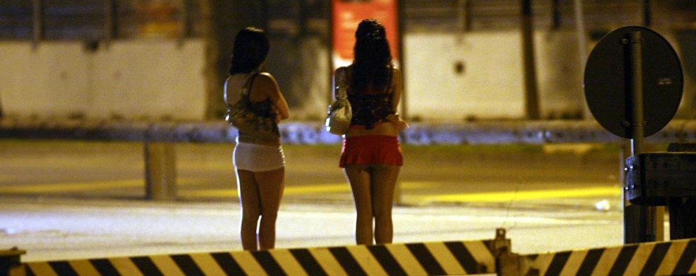 Due prostitute in strada a Monza