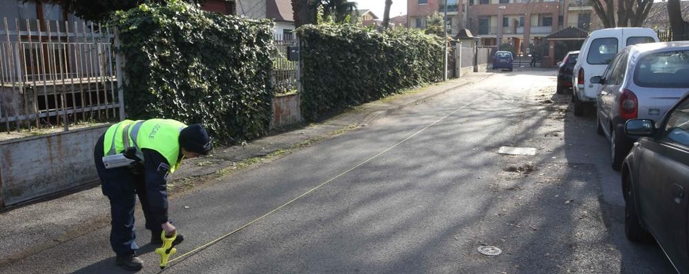 Brughiero Rilievi della polizia locale sul luogo dell’incidente in via Lamarmora