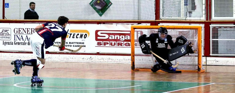 Monza, il rigore insaccato da Lucas Martinez al 13' della ripresa (foto Hockey Monza/Stefano Servidio)