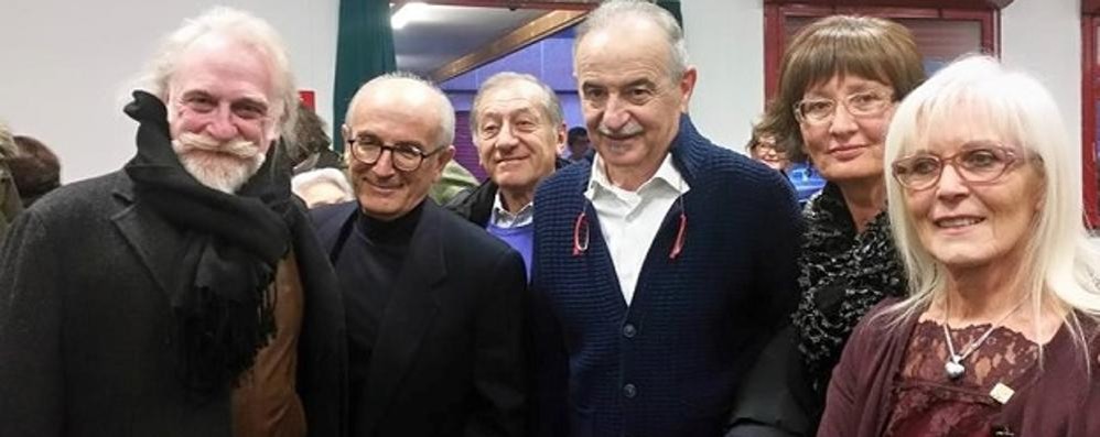 Villasanta, raduno dei Mondonico: Dario Mondonico, l'autore Giovanni Mondonico, Emiliano Mondonico, sindaco Dorina Zucchi e Marta Mondonico
